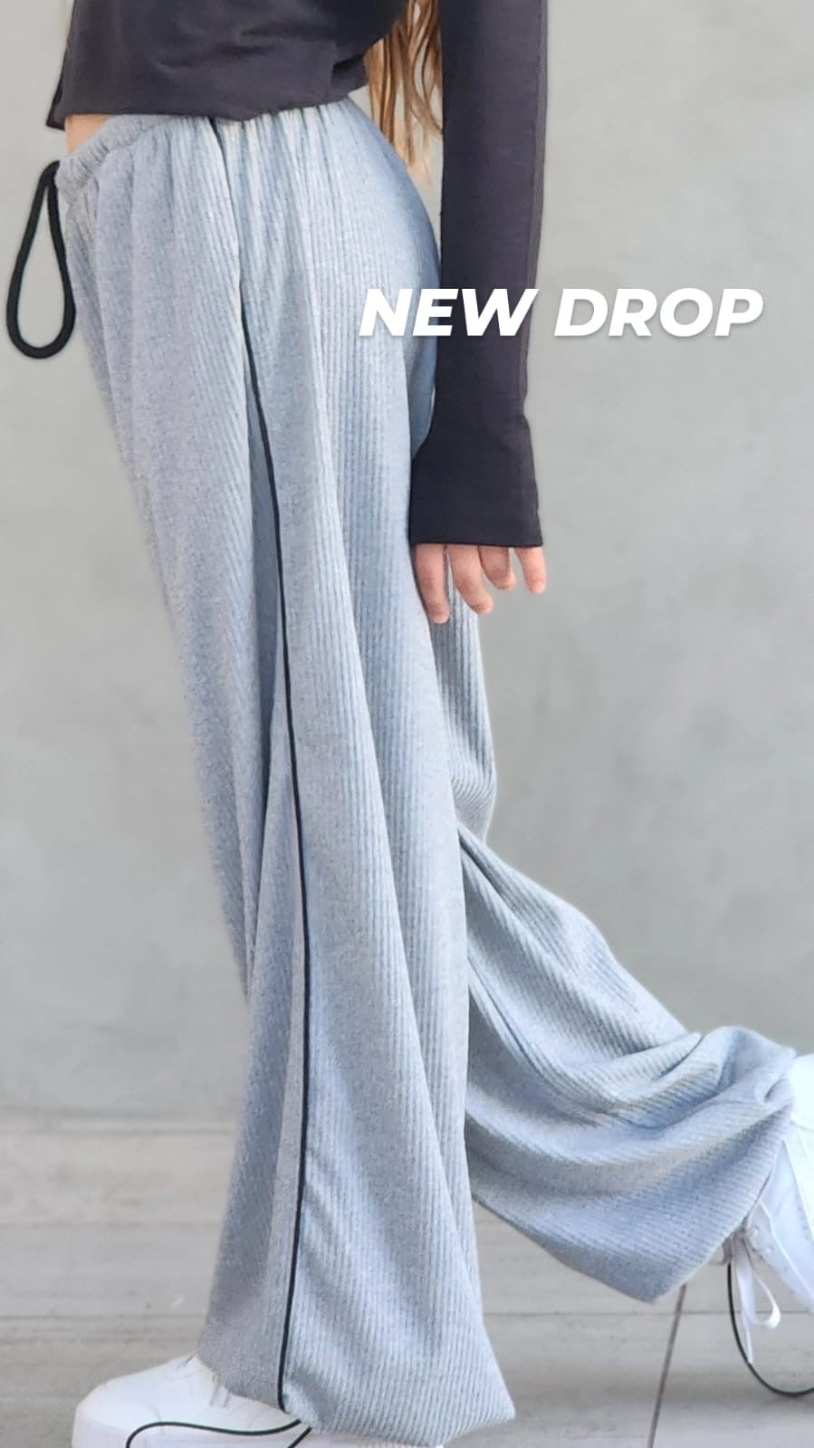 מכנס סרוג דמוי קורדרוי עם שרוך וגומי סטופר ברגליים