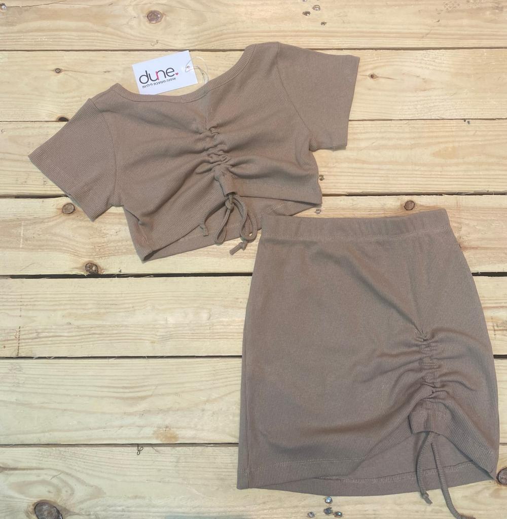 סט חולצה וחצאית כיווץ