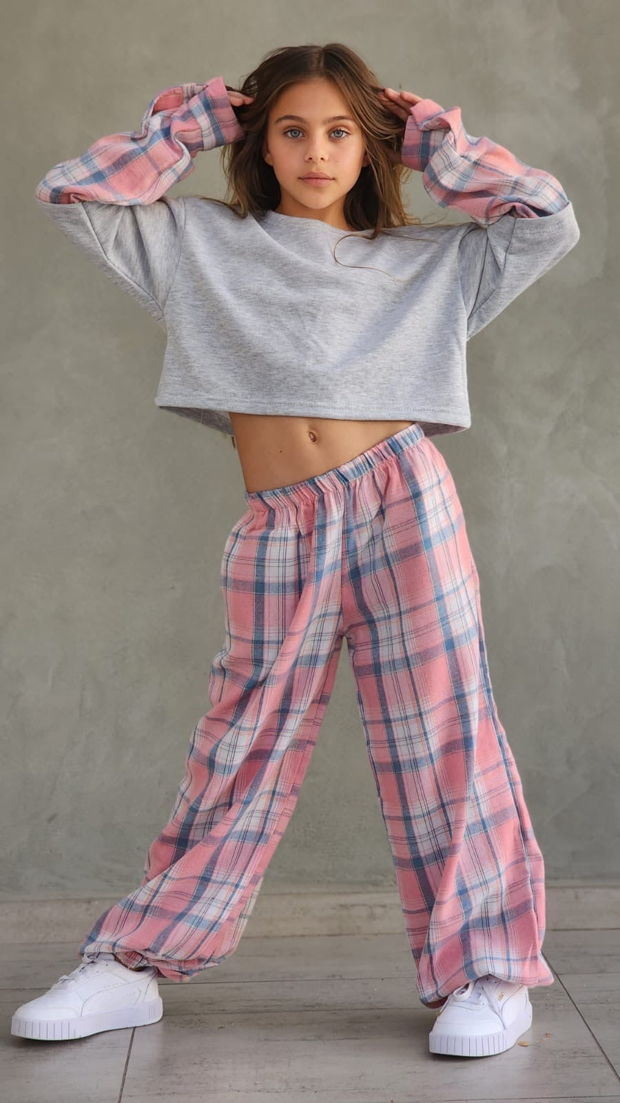 מכנס משבצת וחולצה שילוב שרוול משבצת