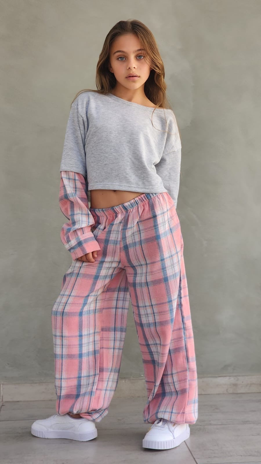 מכנס משבצת וחולצה שילוב שרוול משבצת