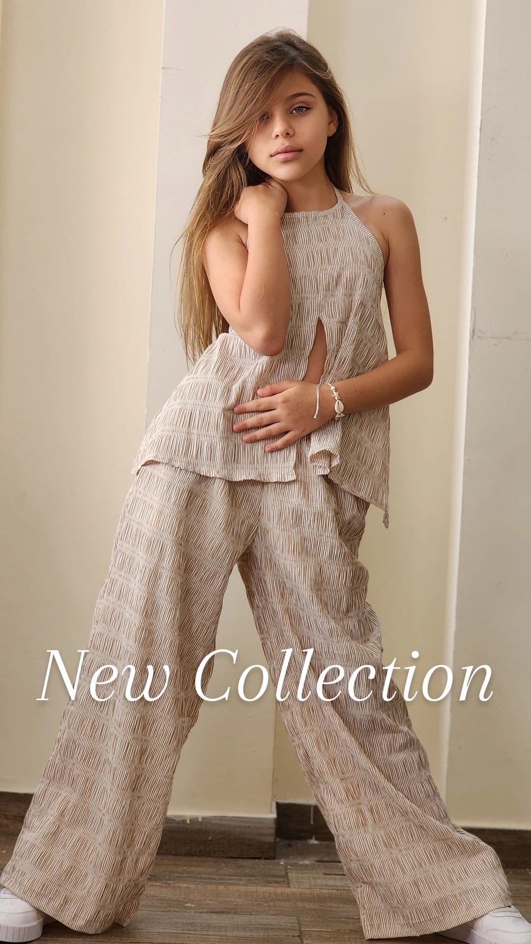 סט אריג כיווץ מכנס כולל ביטנה קצרה וחולצת קשירה