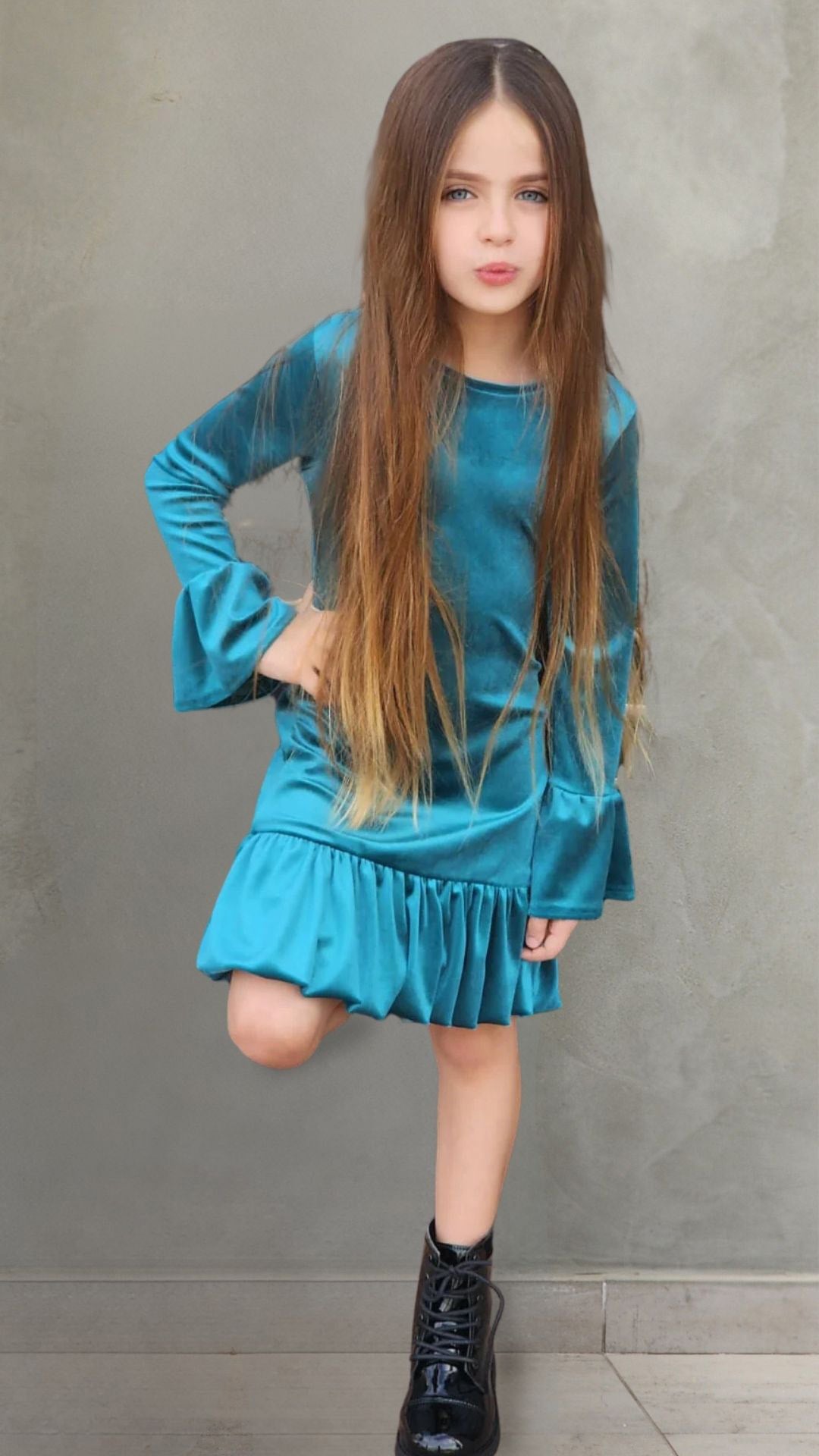 שמלת קטיפה שרוול פעמון