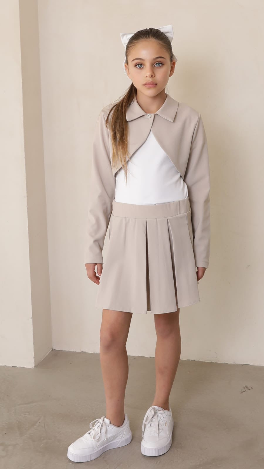 סט חצאית כפלים חולצה וג'קטון