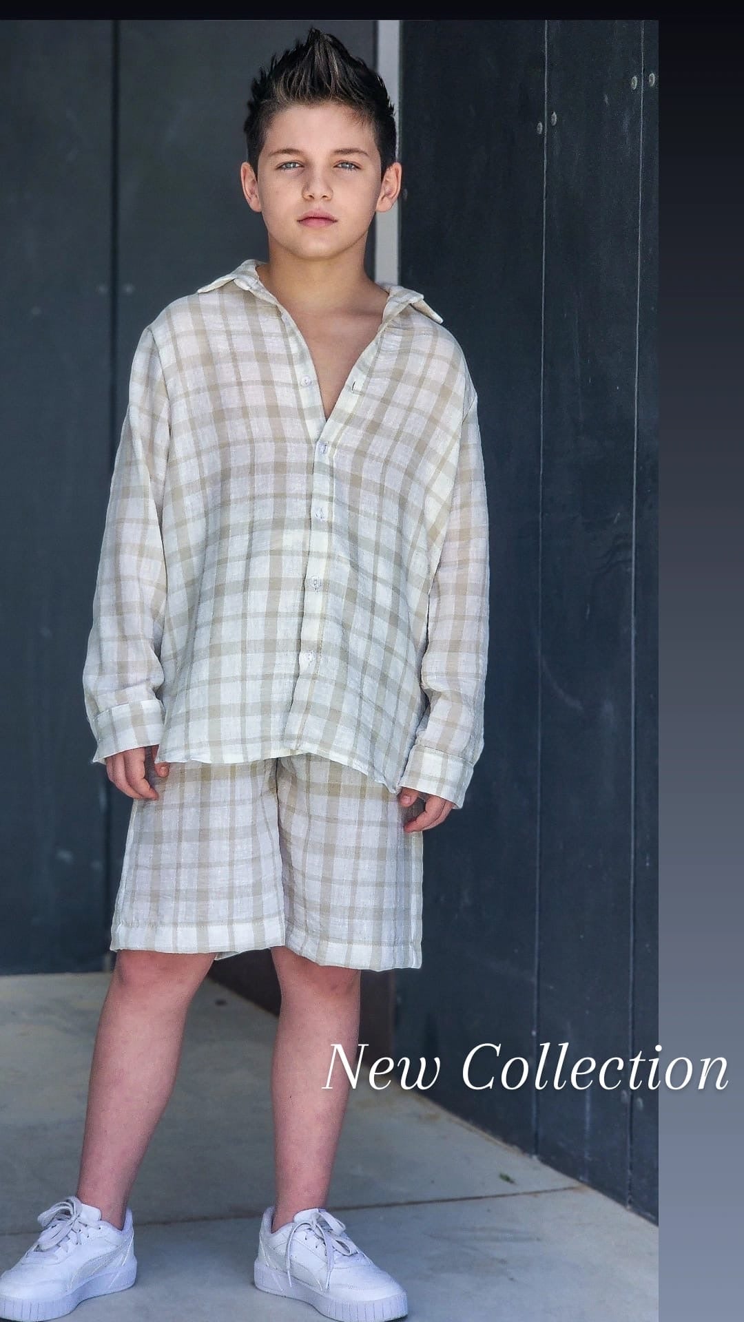 סט ברמודה משבצות לבנים וחולצה מכופתרת