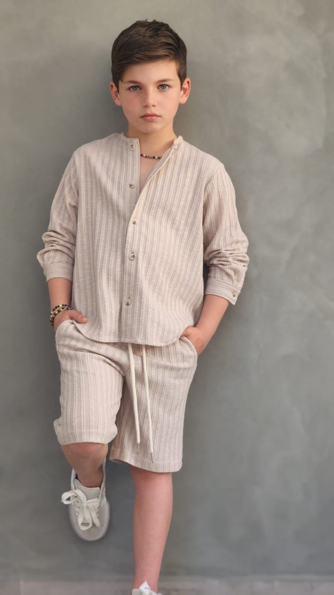 סט מכנס ברמודה ומכופתרת