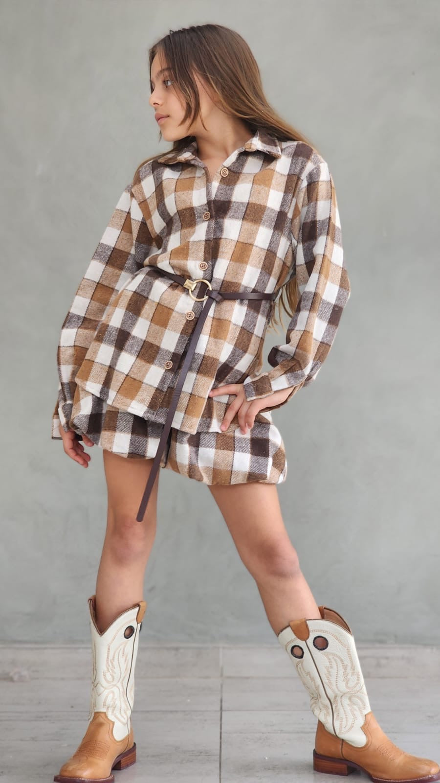 סט שורט בלון וחולצה מכופתרת עם חגורה