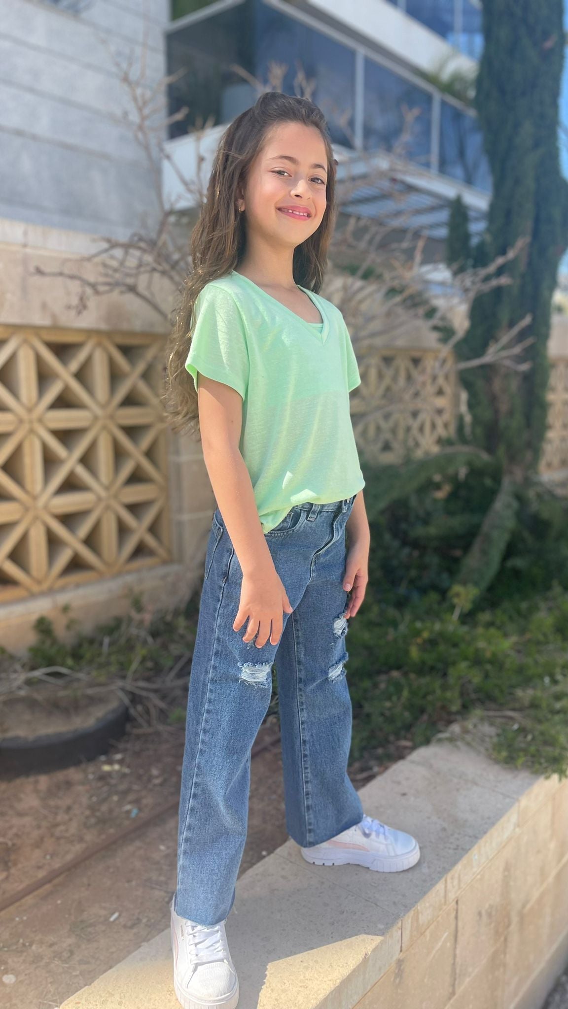 חולצת וי לילדה כולל גוזייה