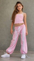 חליפת היפ הופ בצבעים מטריפים
