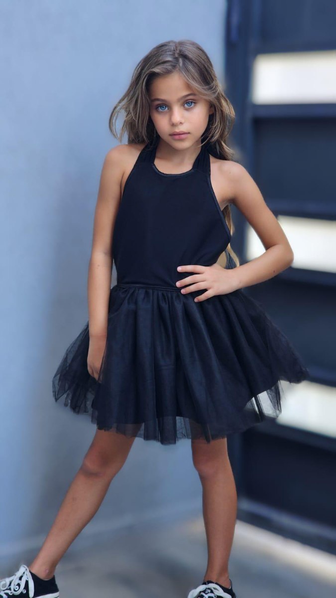 שמלת פפיון בגב