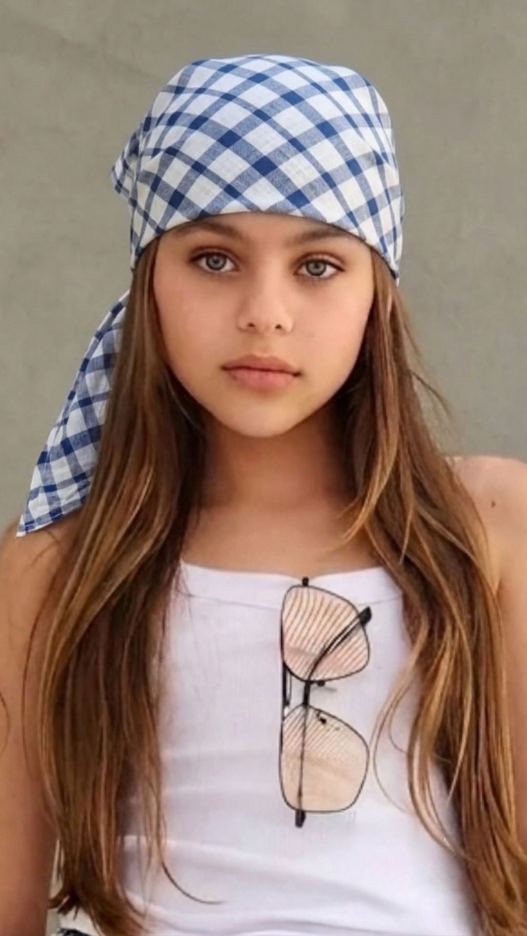 בנדנה לבנה משבצות כחול
