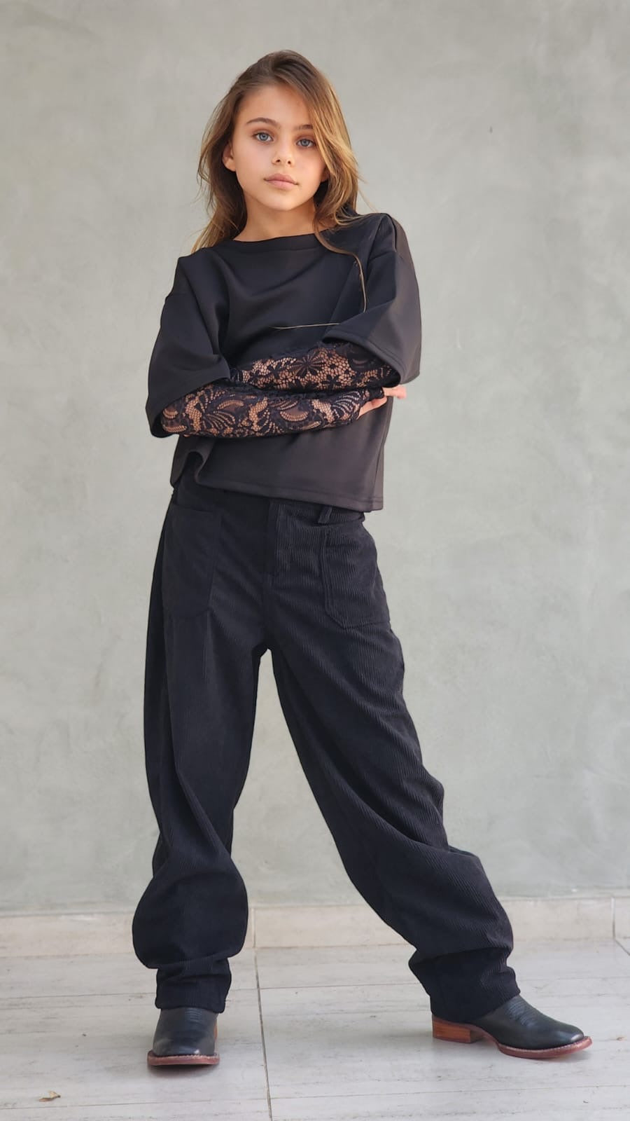 מכנס ארוך קורדרוי חולצת קרופ שרוול תחרה