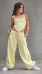 חליפת היפ הופ לבנות מכנס חולצה וגופייה 