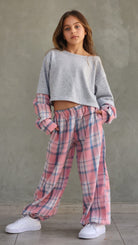 מכנס משבצת וחולצה שילוב שרוול משבצת