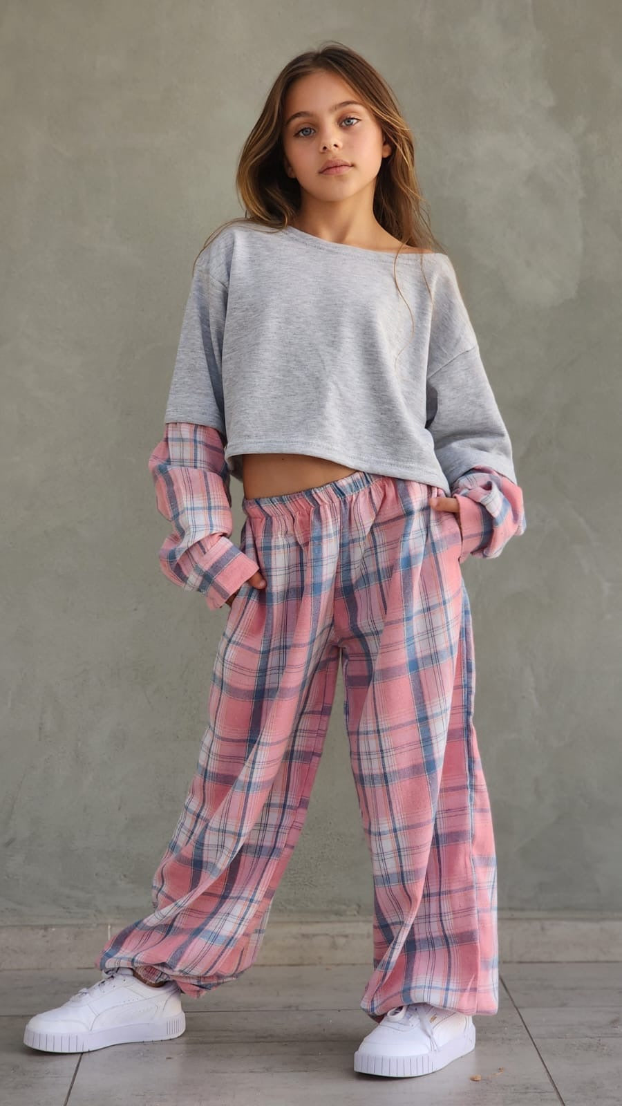 מכנס משבצת וחולצה שילוב שרוול משבצת