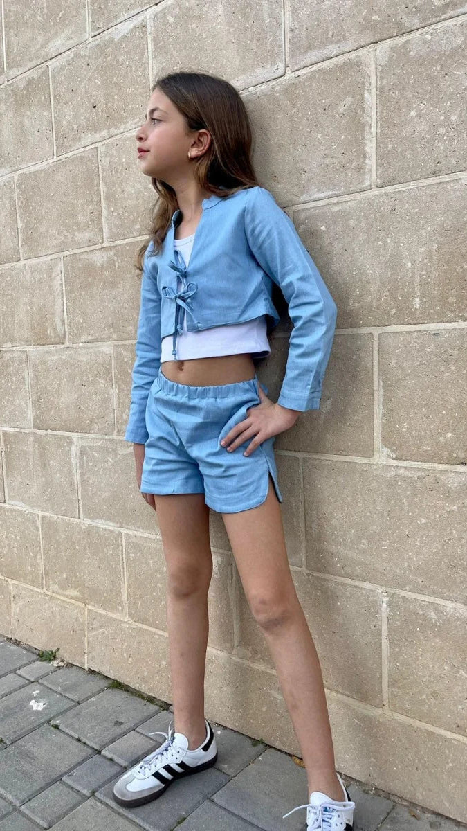 סט מכנס שורט וחולצת קשירות עם גופייה ריב 