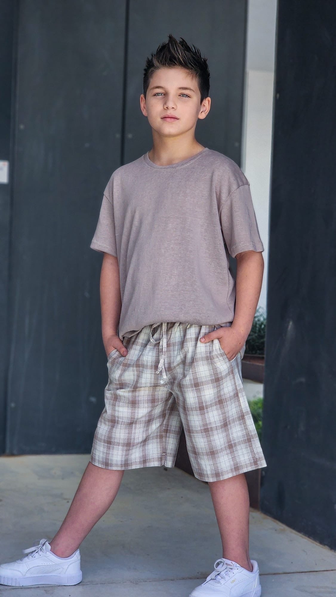 חליפה לילדים מכנס ברמודה משבצת וחולצת סלאב אוברסיז