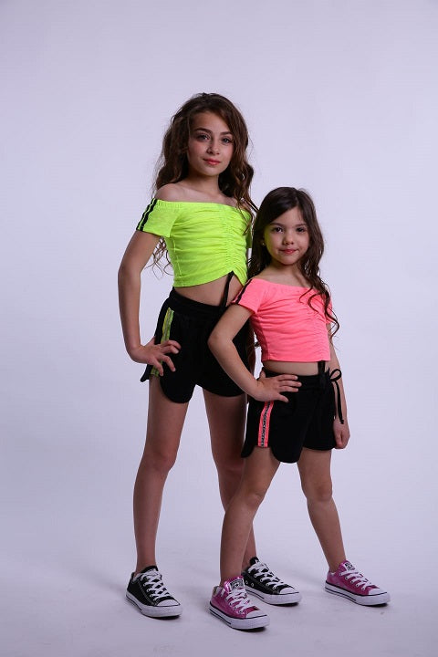 סט שורט וחולצה זוהרת