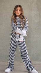 חליפת סריג פסים מכנס וחולצת שרוול כפפה
