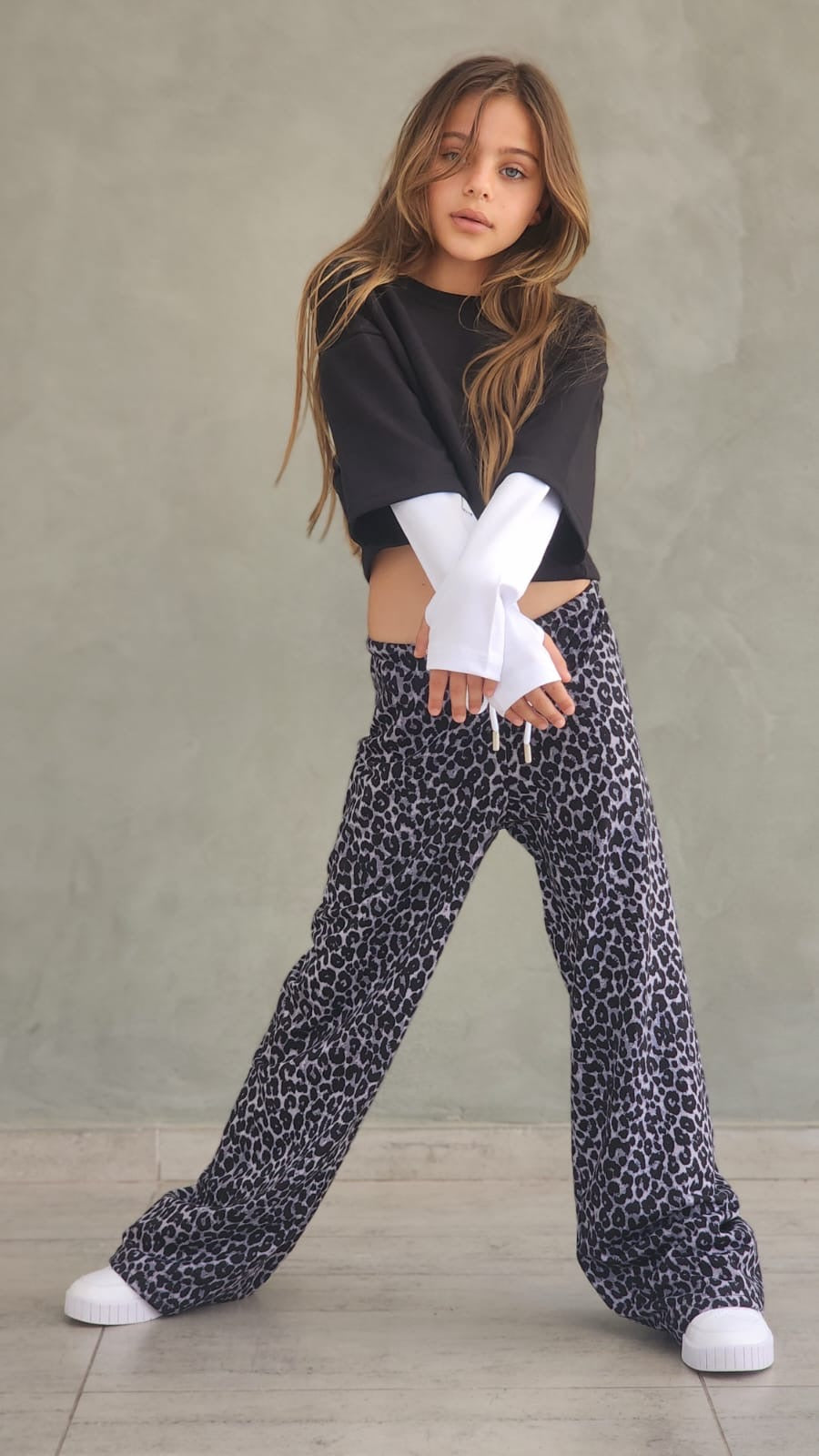 חליפת פרנצ'טרי מנומר וחולצה שילוב כפפה