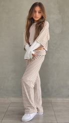 חליפת סריג פסים מכנס וחולצת שרוול כפפה