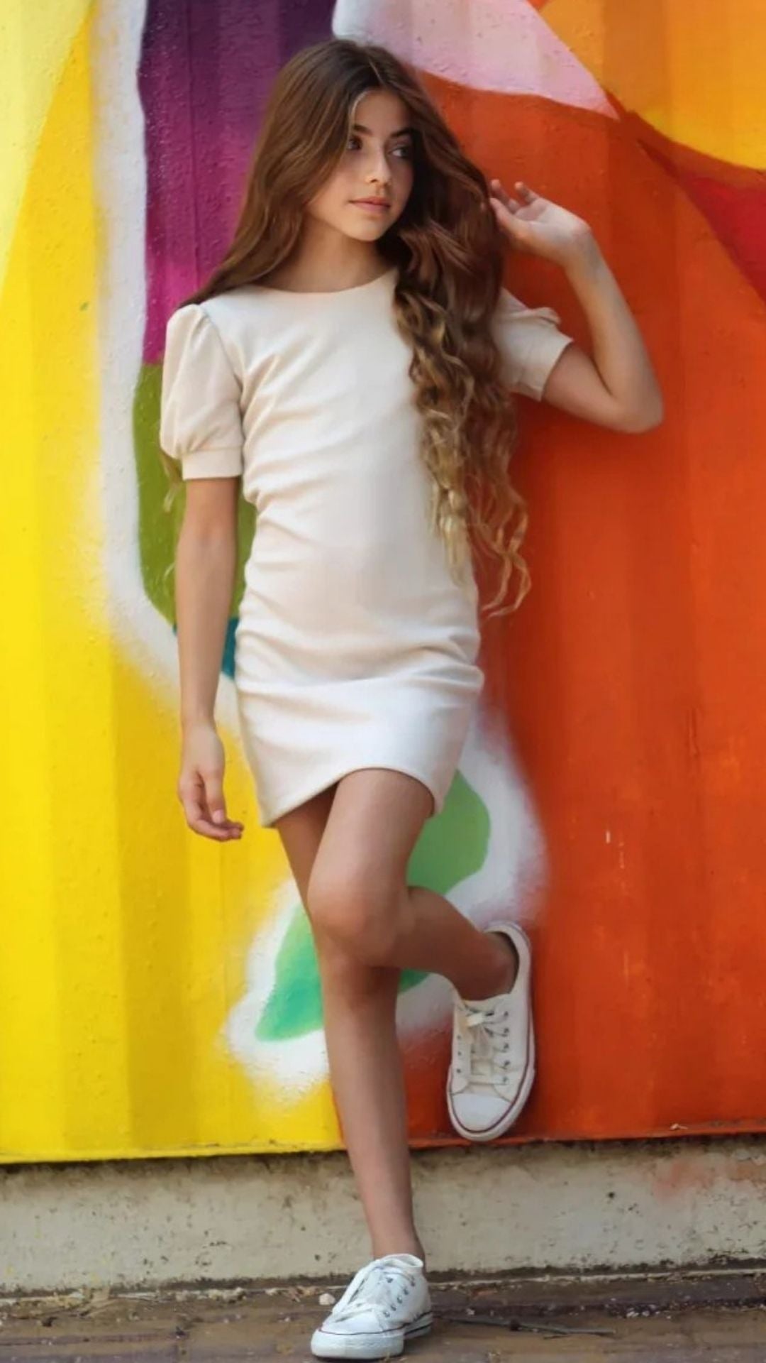 שמלה עם שרוולי כפפה לילדות - עיצוב ייחודי ואלגנטי